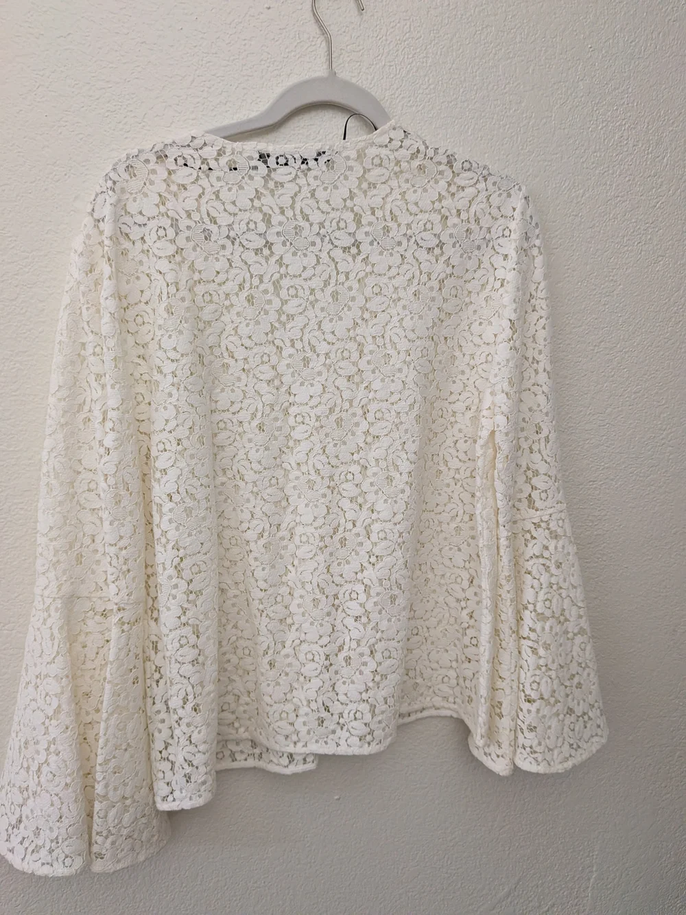 Zara Cream Floral Lace V-Neck Bell Sleeve Blouse (Size XL) - Flawless!!